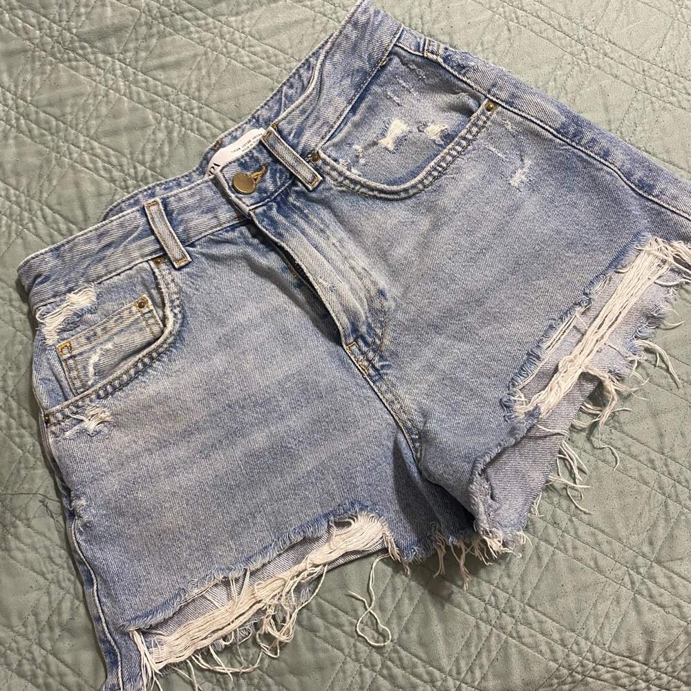 Zara High-waisted jean shorts